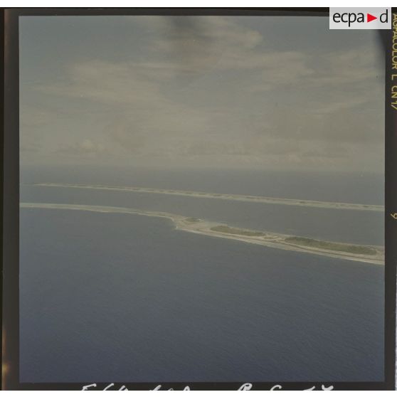 Vue aérienne de Moruroa-Hao[Description en cours]