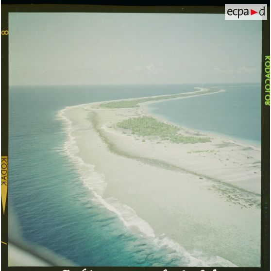 Vue aérienne de Moruroa-Hao[Description en cours]
