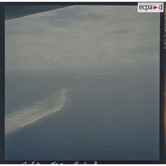 Vue aérienne de Moruroa-Hao[Description en cours]