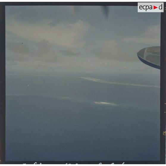 Vue aérienne de Moruroa-Hao[Description en cours]