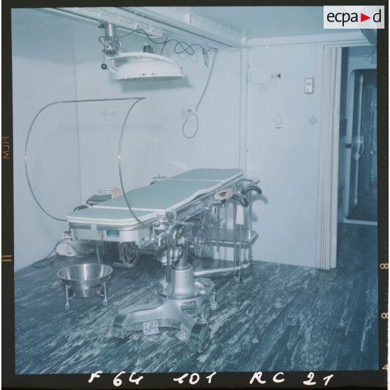 Intérieur remorque médicale.[Description en cours]
