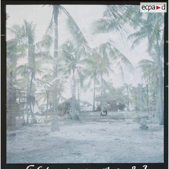 Tente et faré à la base vie Moruroa.[Description en cours]