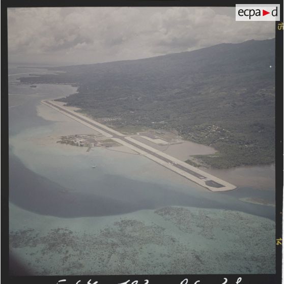 Vue aérienne de l'aéroport de Tahiti - Faaa à Papeete.[Description en cours]