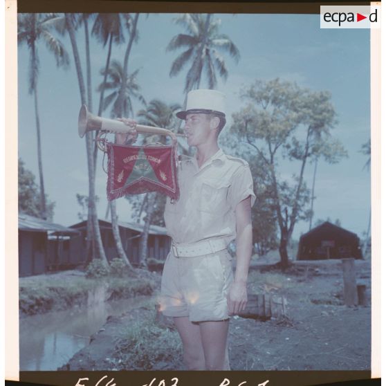 Clairon du 5e régiment mixte du Pacifique (5e RMP).[Description en cours]