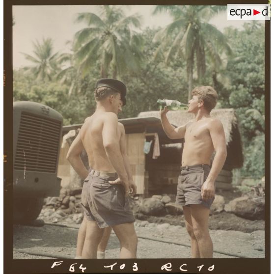 Chantiers dans la cocoteraie à Mahina.[Description en cours]