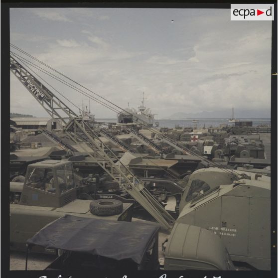 Parking de matériel à Faré Ute.[Description en cours]