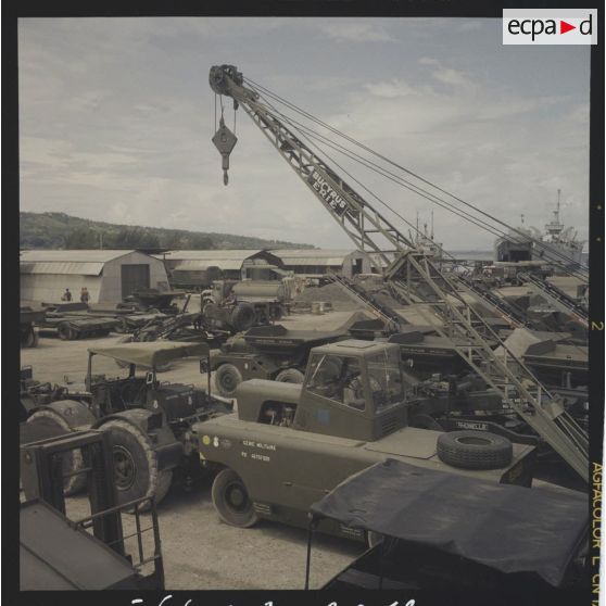 Parking de matériel à Faré Ute.[Description en cours]