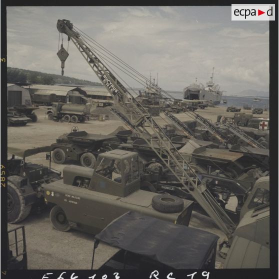 Parking de matériel à Faré Ute.[Description en cours]