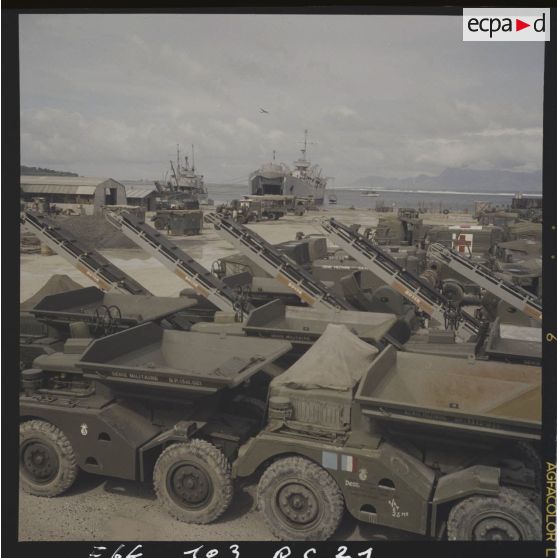 Parking de matériel à Faré Ute.[Description en cours]