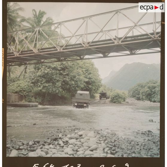 Chantiers dans la cocoteraie à Mahina.[Description en cours]