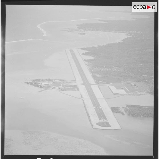 Vue aérienne de l'aéroport de Tahiti - Faaa à Papeete.[Description en cours]