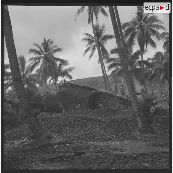 Chantier du 5e régiment mixte du Pacifique (5e RMP) dans le secteur de Mahina.[Description en cours]