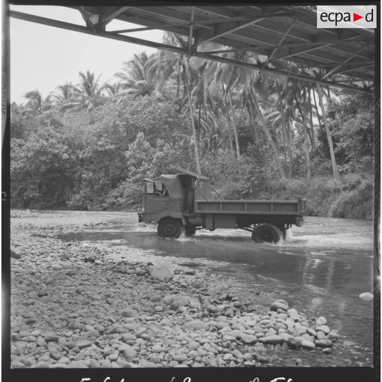 Chantier du 5e régiment mixte du Pacifique (5e RMP) dans le secteur de Mahina.[Description en cours]