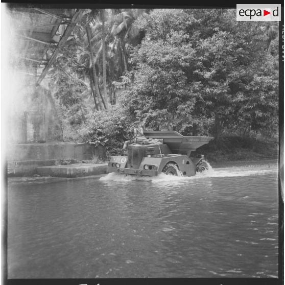 Chantier du 5e régiment mixte du Pacifique (5e RMP) dans le secteur de Mahina.[Description en cours]