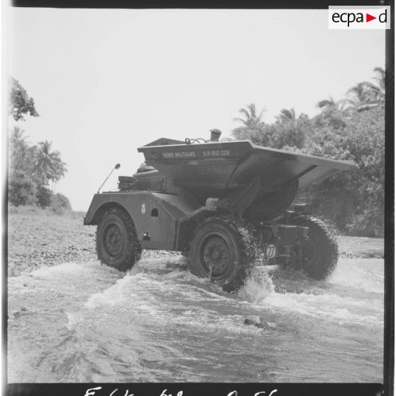 Chantier du 5e régiment mixte du Pacifique (5e RMP) dans le secteur de Mahina.[Description en cours]