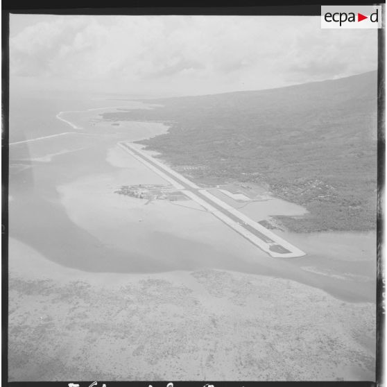 Vue aérienne de l'aéroport de Tahiti - Faaa à Papeete.[Description en cours]
