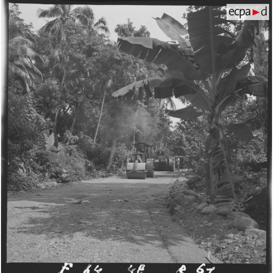 Percée d'une route derrière Arue.[Description en cours]