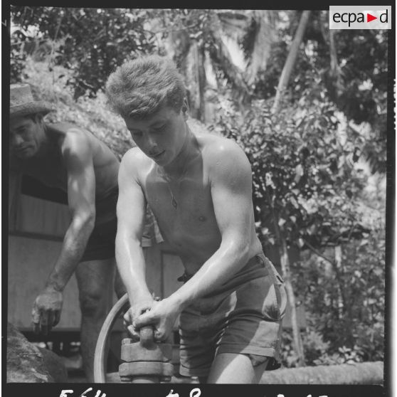 Percée d'une route derrière Arue.[Description en cours]