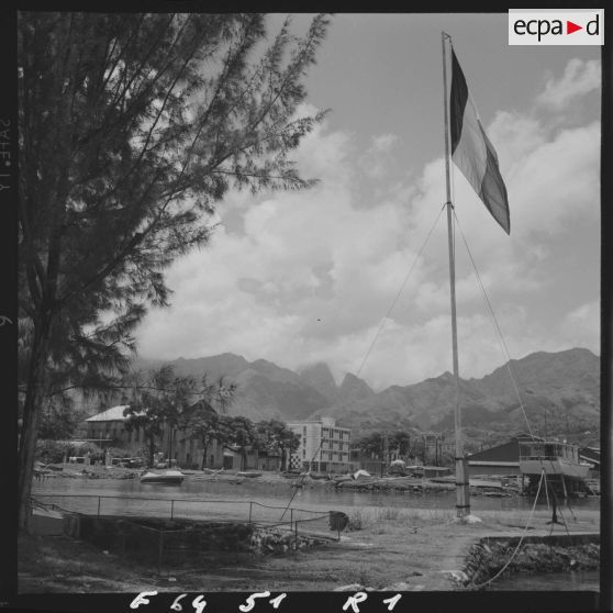 Vue du port de Papeete.[Description en cours]