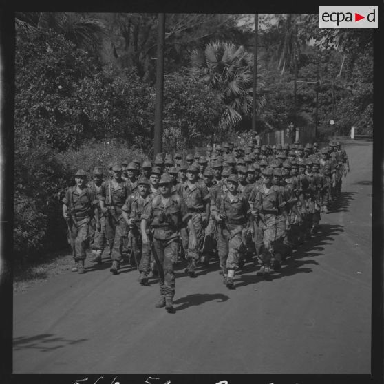Le Bataillon d'Infanterie de Marine de Tahiti (BIMaT) est regroupé pour un exercice de débarquement du LST Cheliff.[Description en cours]