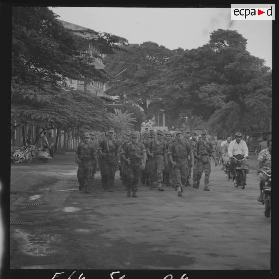 Le Bataillon d'Infanterie de Marine de Tahiti (BIMaT) est regroupé pour un exercice de débarquement du LST Cheliff.[Description en cours]