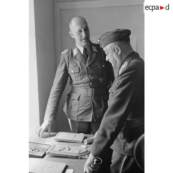 Une exposition de dessins et de peintures inaugurée par le général Ritter von Greim.