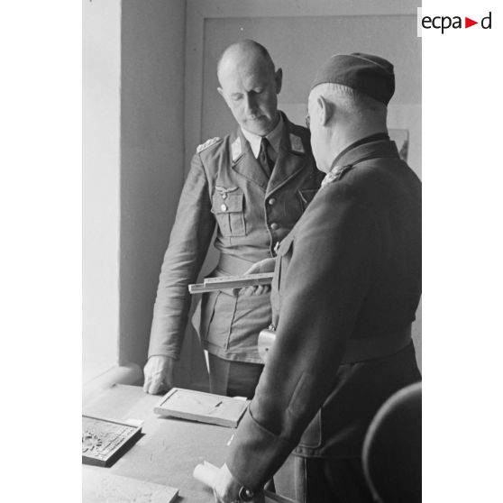 Une exposition de dessins et de peintures inaugurée par le général Ritter von Greim.