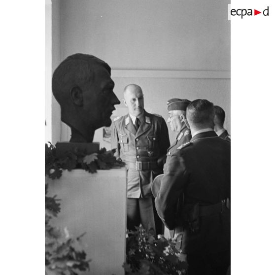 Une exposition de dessins et de peintures inaugurée par le général Ritter von Greim.