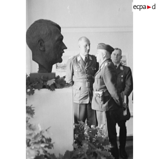 Une exposition de dessins et de peintures inaugurée par le général Ritter von Greim.