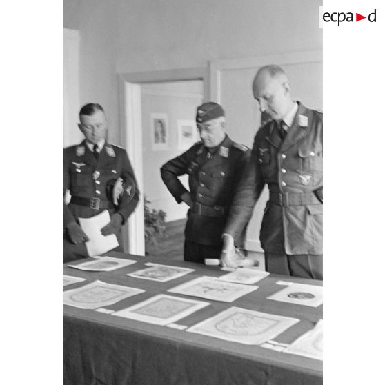 Une exposition de dessins et de peintures inaugurée par le général Ritter von Greim.