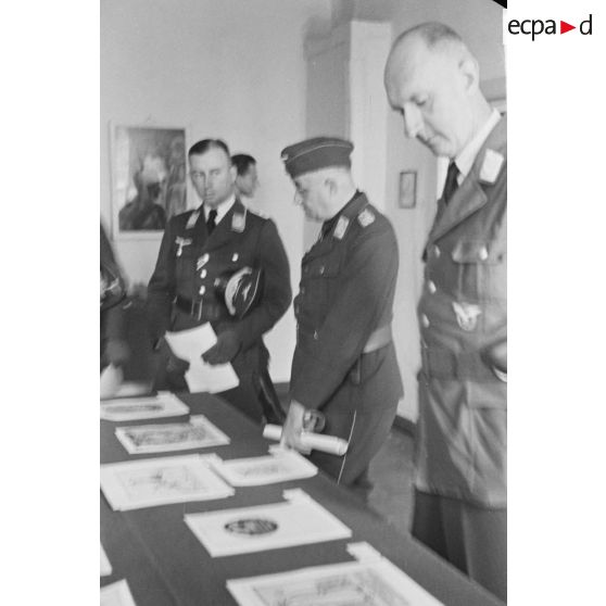 Une exposition de dessins et de peintures inaugurée par le général Ritter von Greim.