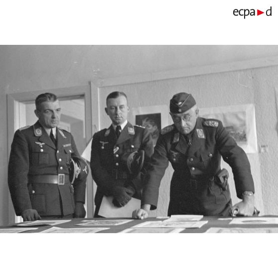 Une exposition de dessins et de peintures inaugurée par le général Ritter von Greim.