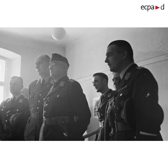 Une exposition de dessins et de peintures inaugurée par le général Ritter von Greim.