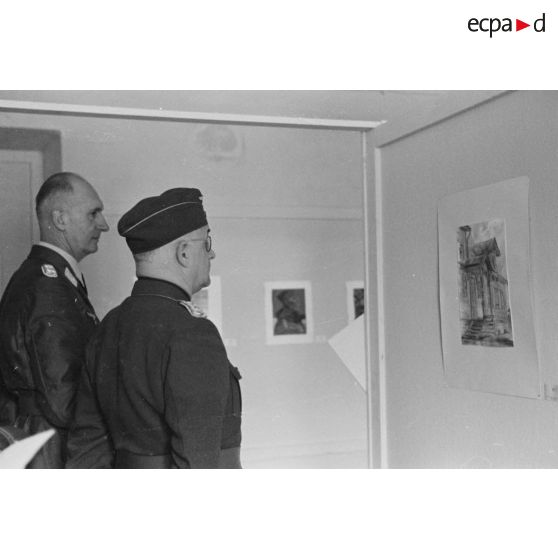 Une exposition de dessins et de peintures inaugurée par le général Ritter von Greim.