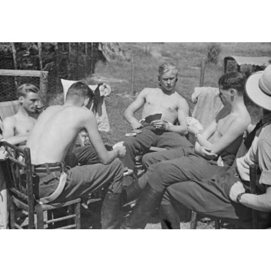  Sur le terrain de Villacoublay-Nord, des pilotes du Jagdfliegerschule 5.