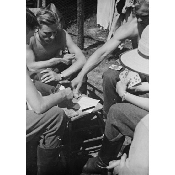 Sur le terrain de Villacoublay-Nord, des pilotes du Jagdfliegerschule 5.