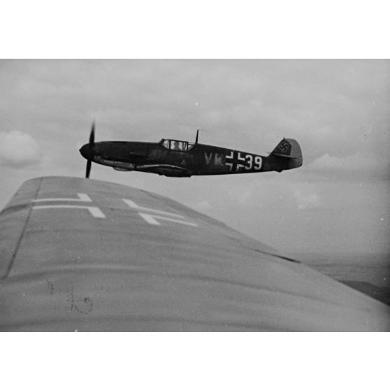 Un Bf-109 F du Jagdfliegerschule 5 survole la région parisienne.