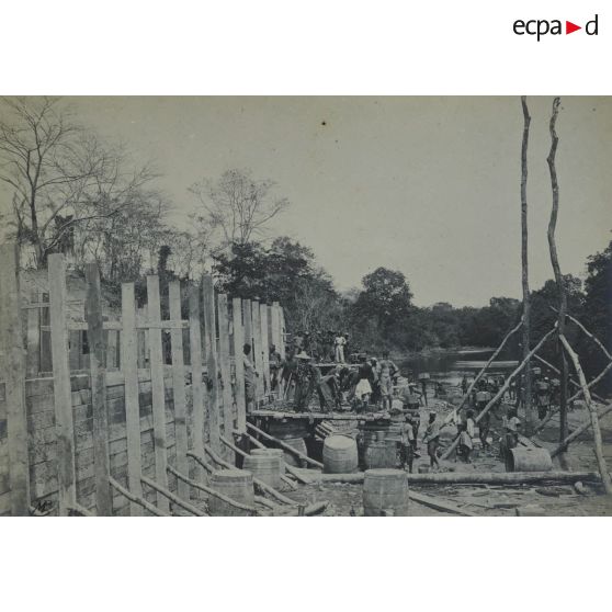 Pont du Zou. Construction d'une culée. [légende d'origine]