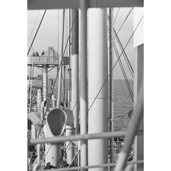 Artilleurs de la DCA (FlaK) à bord d'un briseur de blocus (Sperrbrecher).