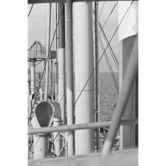 Artilleurs de la DCA (FlaK) à bord d'un briseur de blocus (Sperrbrecher).