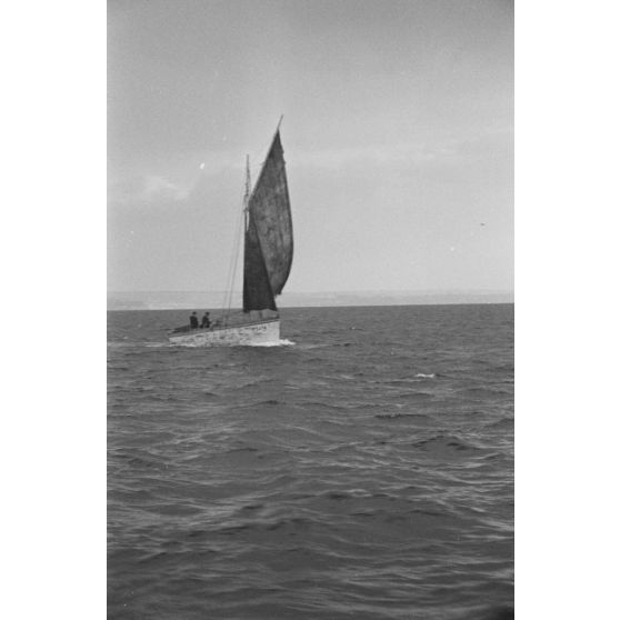 Pêcheurs à proximité du briseur de blocus.
