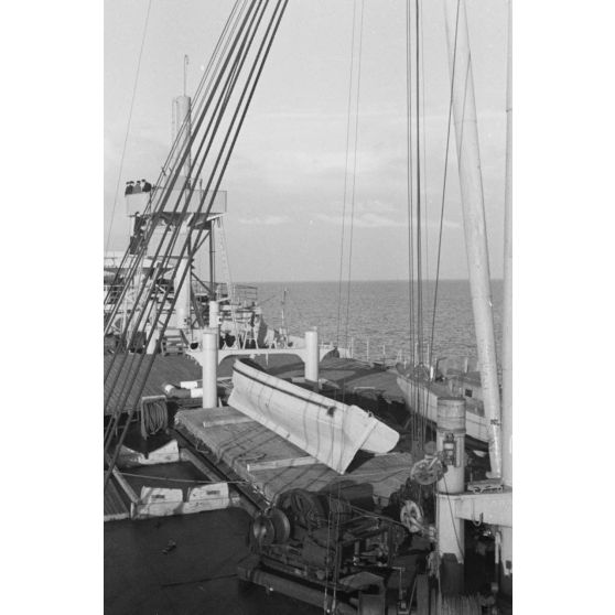 A bord du dragueur de mines allemand surnommé briseur de blocus (Sperrbrecher).