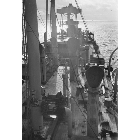 A bord du dragueur de mines allemand surnommé briseur de blocus (Sperrbrecher).