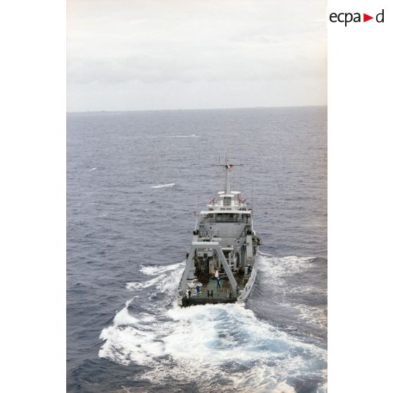 Vue aérienne du remorqueur-ravitailleur Revi (A635).