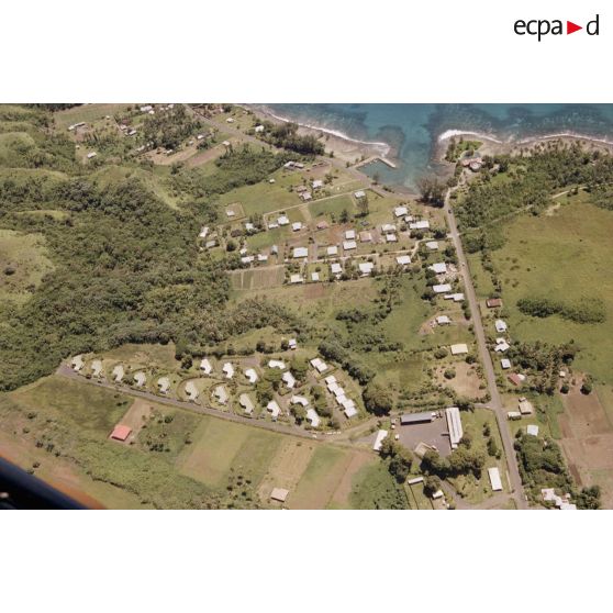 Vue aérienne du camp du régiment d'infanterie de marine du Pacifique – Polynésie (RIMaP-P) à Taravao.