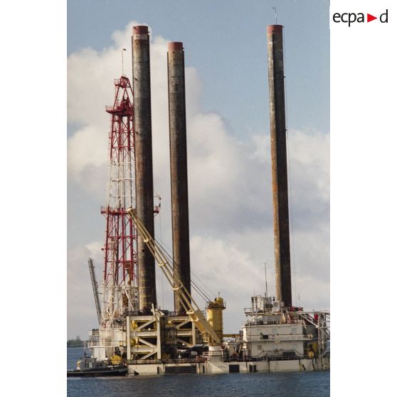 Plateforme de forage Tila du commissariat à l'énergie atomique (CEA).