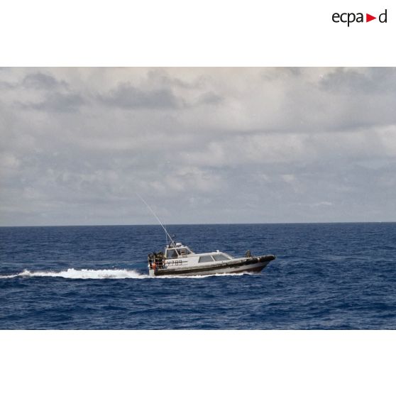 Exercice d'arraisonnement en haute mer du commando Jaubert à bord d'une vedette Haari (de type surf).