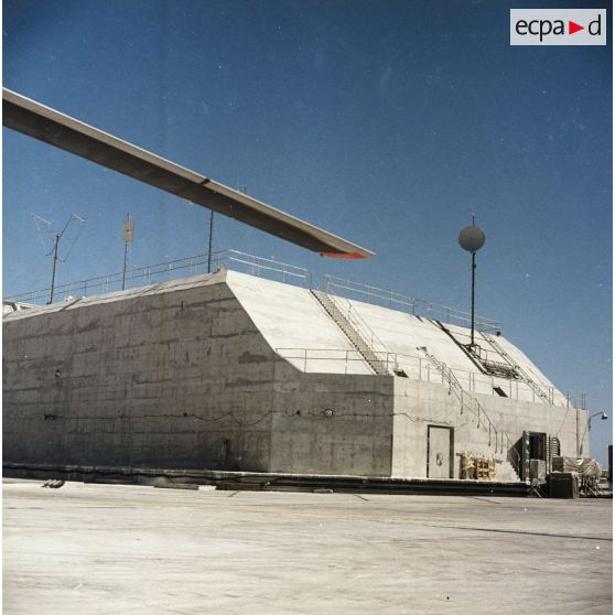 Bunker du poste d'enregistrement avancé (PEA) du Centre d'expérimentation du Pacifique (CEP) Dindon à Moruroa. [ou Frégate à Fangataufa ?]