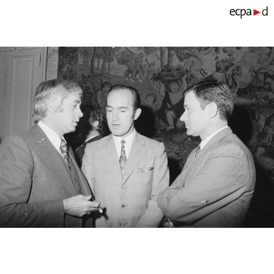 Le ministre des Armées donne un cocktail en l'honneur des journalistes spécialisés ayant participé au voyage en Polynésie française, et reçoit leurs voeux dans les salons de l'hôtel de Brienne.