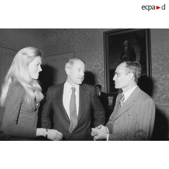 Le ministre des Armées donne un cocktail en l'honneur des journalistes spécialisés ayant participé au voyage en Polynésie française, et reçoit leurs voeux dans les salons de l'hôtel de Brienne.